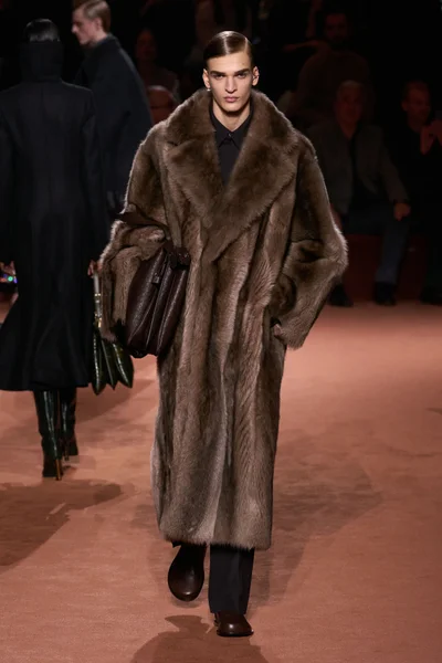 Look 12